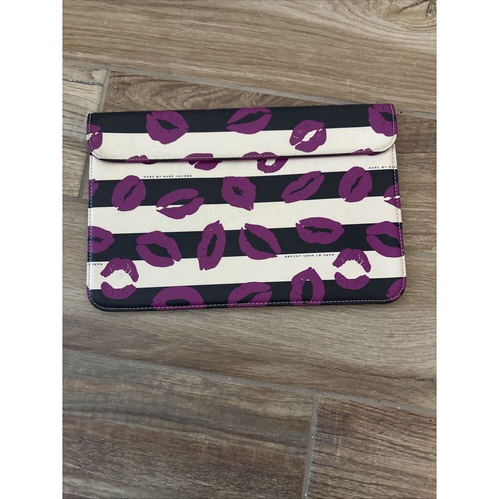 MARC BY MARC JACOBS Lip iPod Protective Sleeve Mini Purse Clutch Computer Case